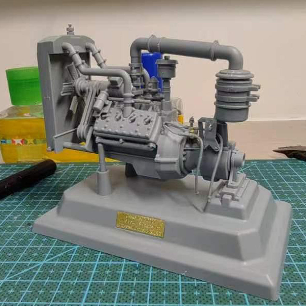 Gecko 16GM0017 Universal Carrier MkI & MkII Ford V8 Engine 1:16 Model Kit