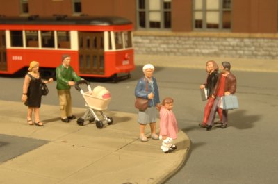 Bachmann USA 33109 Strolling People (6/Pack) 1:87 Gauge