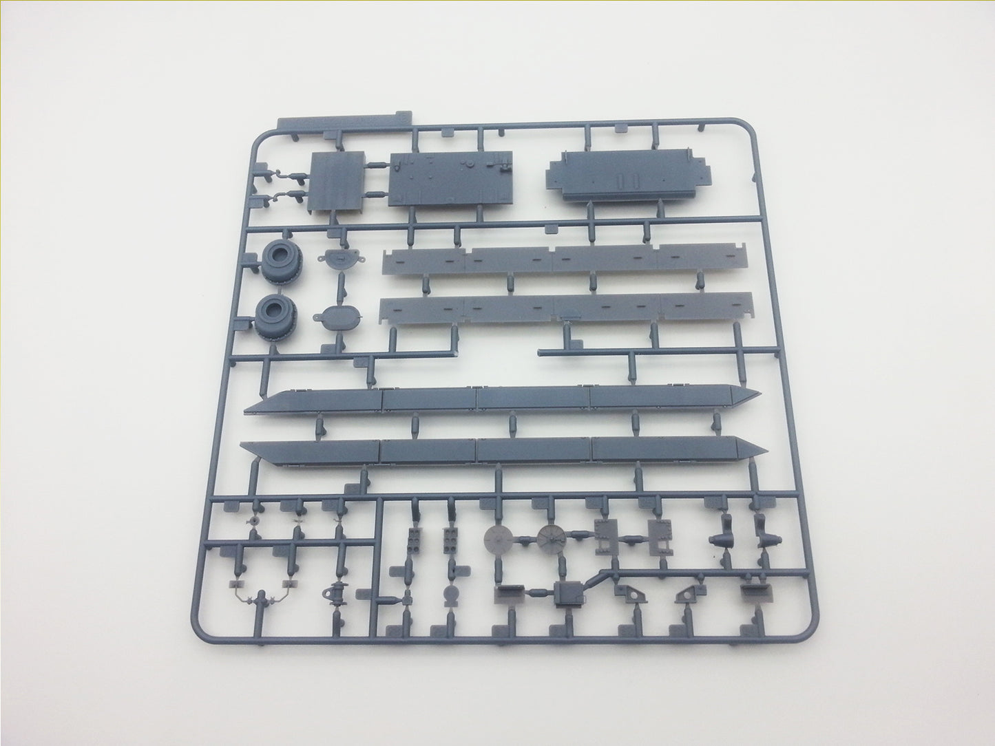 Amusing Hobby 35A008 FV215B 1:35 Model Kit