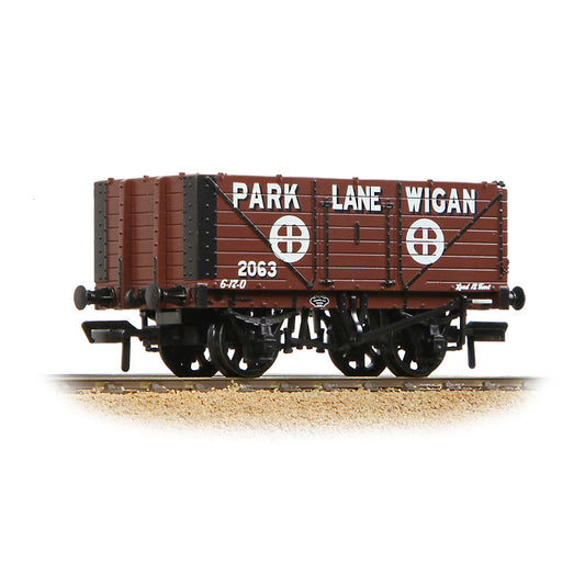Bachmann Branchline 37-082C 7 Plank End Door Wagon 'Park Lane Wigan' Brown