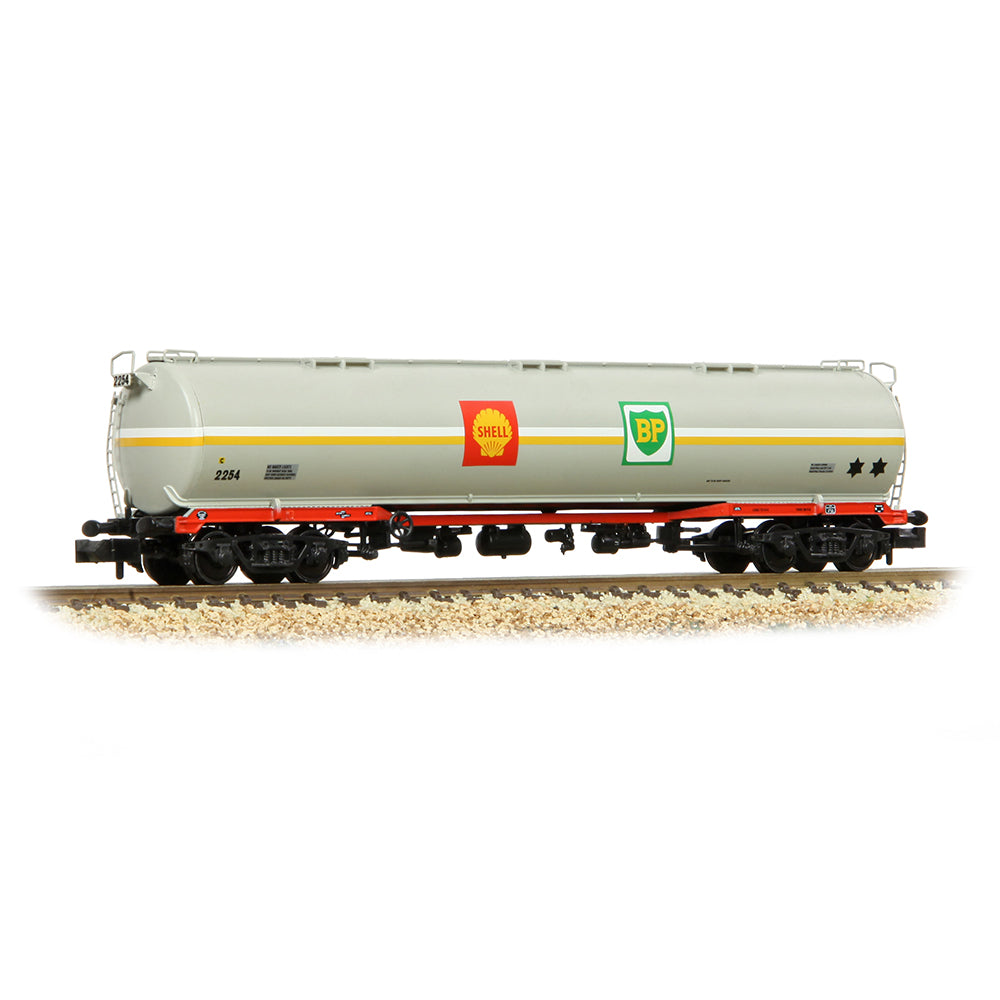 Graham Farish 373-564A BR 102T TEA Bogie Tank Wagon 'Shell/BP' Grey