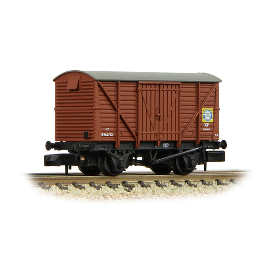Graham Farish 373-705 BR 12T Vent. Van Planked BR Bauxite Blue Circle Cement