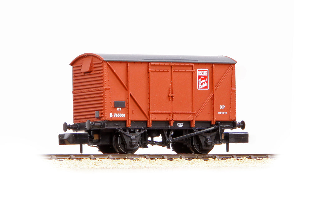 Graham Farish 373-753 BR 12T Vent. Van Plywood BR Bauxite (Early) Carrs Biscuits