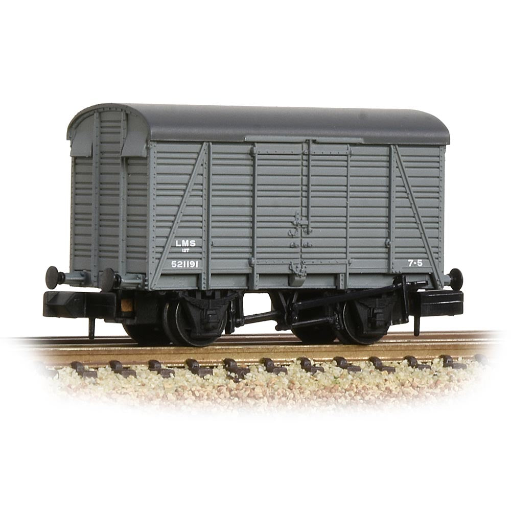 Graham Farish 377-431 SR 12T Ventilated Van 2+2 Planked LMS Grey