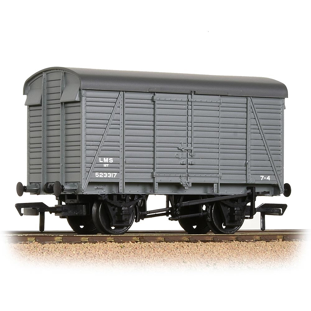 Bachmann Branchline 38-080C SR 12T 2+2 Planked Ventilated Van LMS Grey