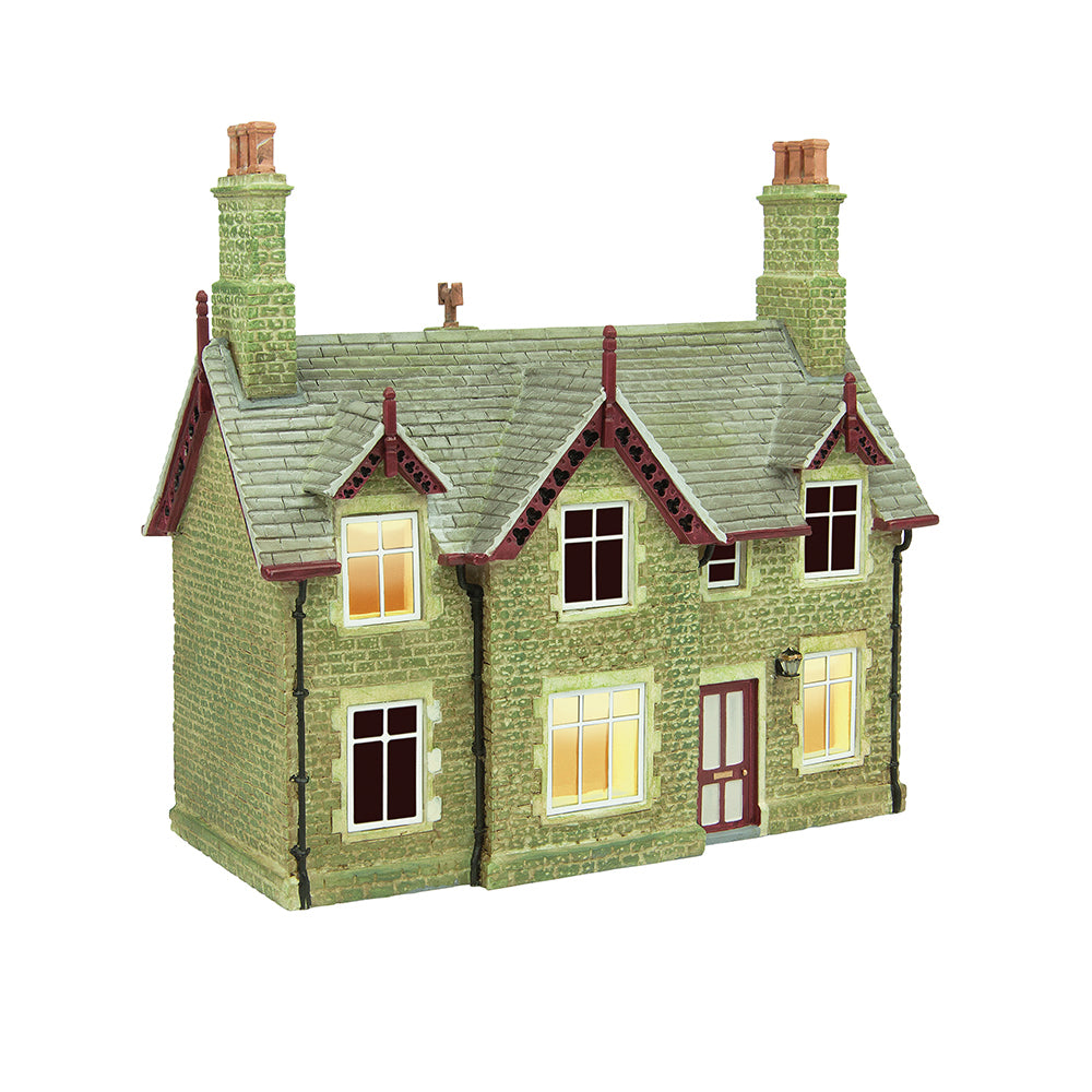 Bachmann Scenecraft 44-0082 Hampton Station Building with Lights OO Gauge