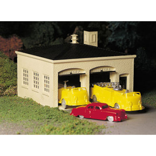 Bachmann USA Kit Fire House with Pumper Truck, Ladder Truck & Fire Chief Car O 45610