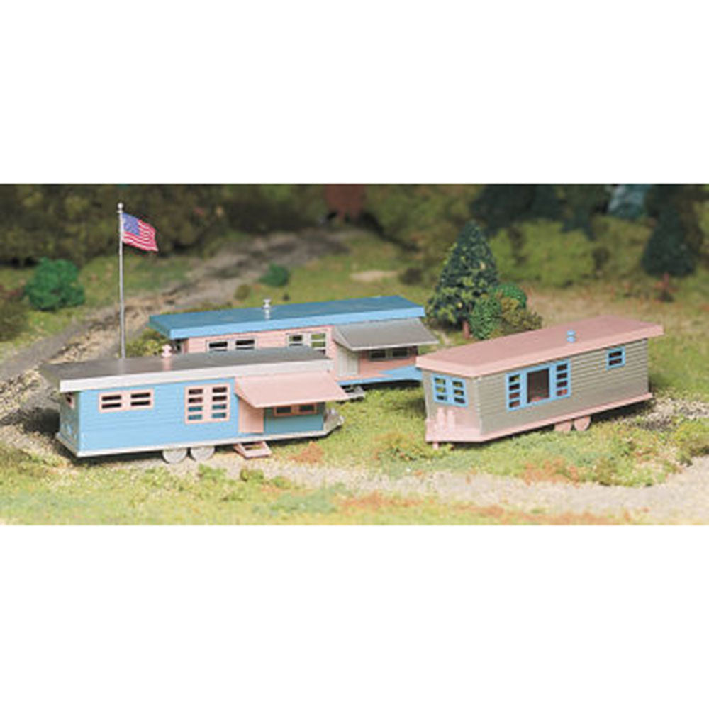 Bachmann USA Trailer Park with Three Trailers & Flag Pole with Flag O 45612