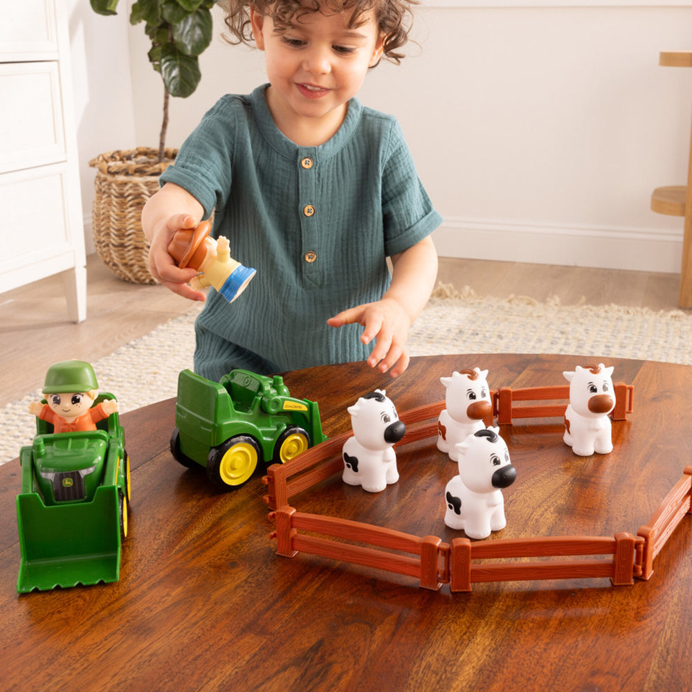John Deere: The Cows Are Out! Farm Toy Playset Age 3+ TOMY