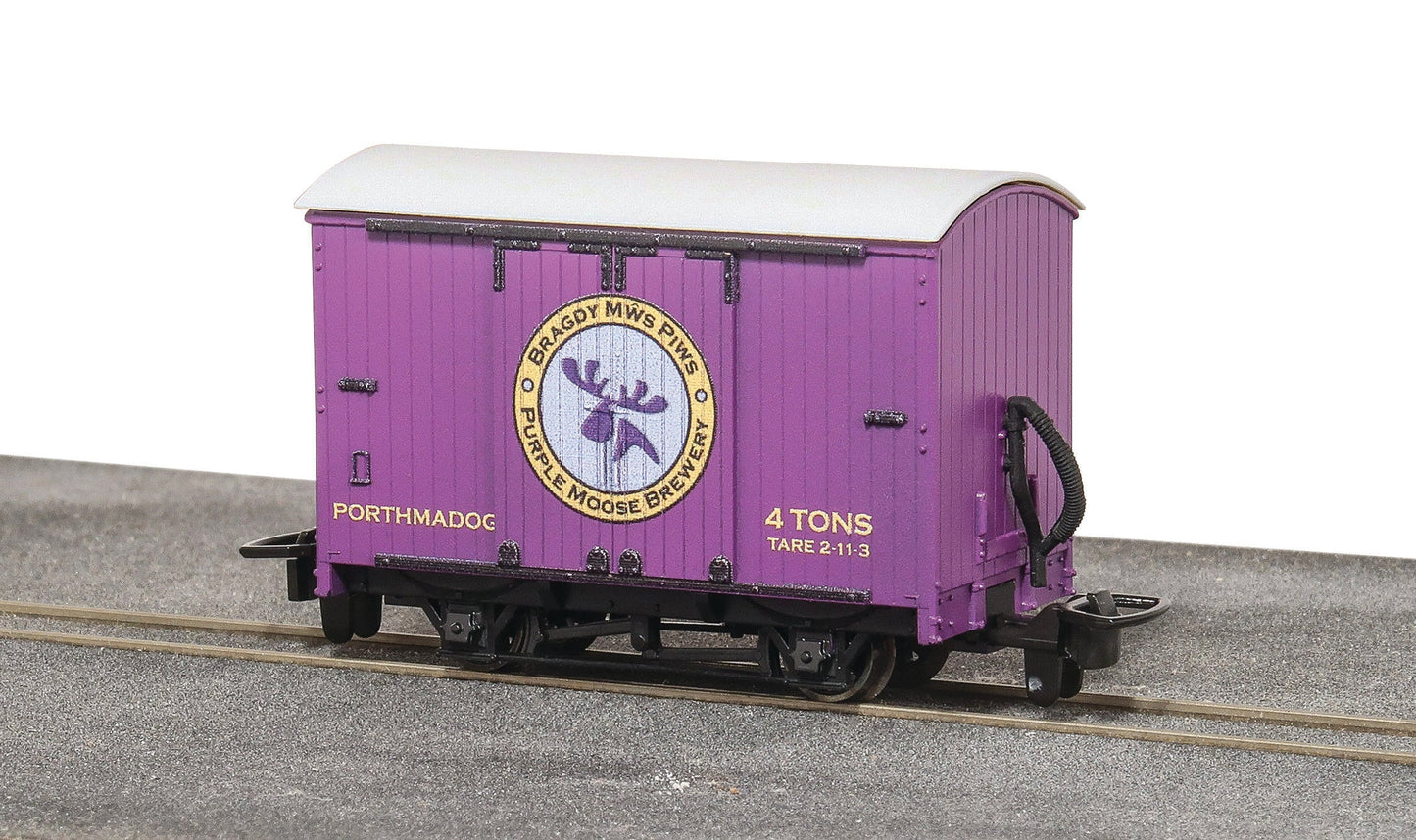 PECO GR-906 "Purple Moose Brewery" L&B Box Van OO9 Gauge