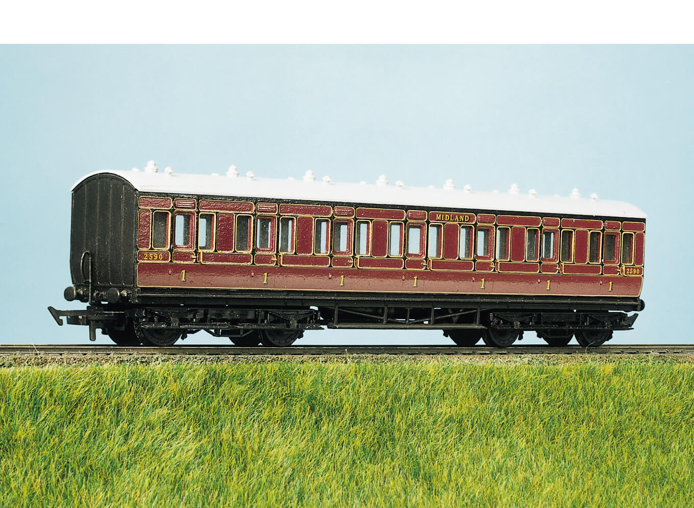 Parkside PC711 LMS 48 feet Suburban Coach Kit HO/OO Gauge