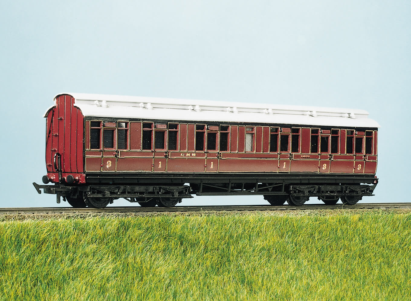 Parkside PC722 LMS Clerestory Composite Coach Kit HO/OO Gauge