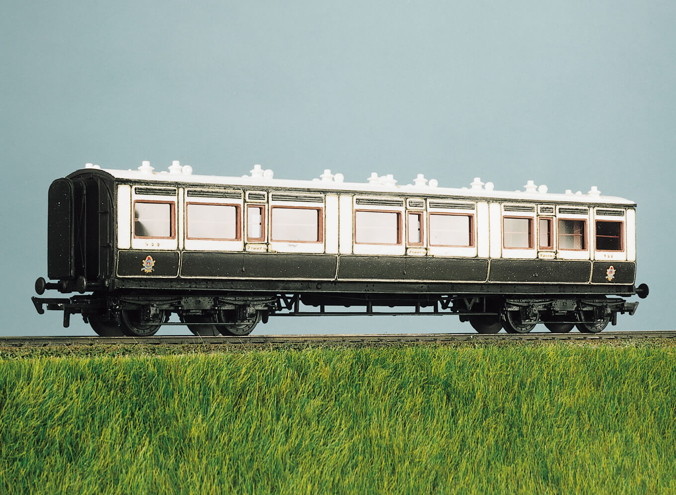Parkside PC732 LMS 50ft Arc Roof Corridor Composite Coach Kit HO/OO Gauge