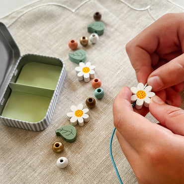 Cotton Twist Daisy Bracelet Gift Kit Tin