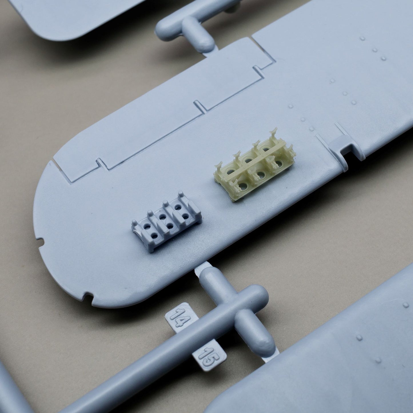 Airone Hobby AHL72089 1:72 British Light Series Carrier complete racks per pack