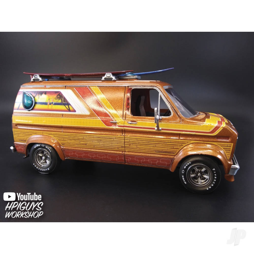 AMT 1229 1977 Ford Surfer Van 2T 1:25 Model Kit