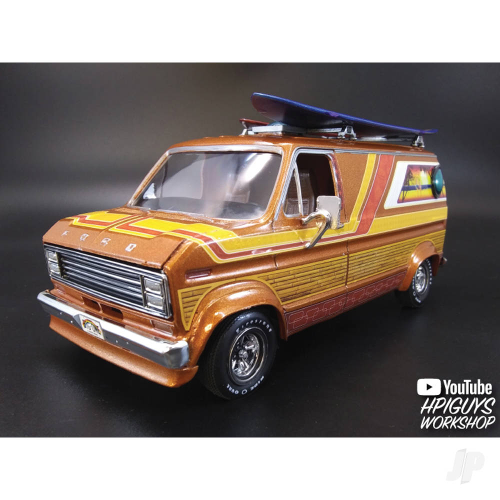 AMT 1229 1977 Ford Surfer Van 2T 1:25 Model Kit
