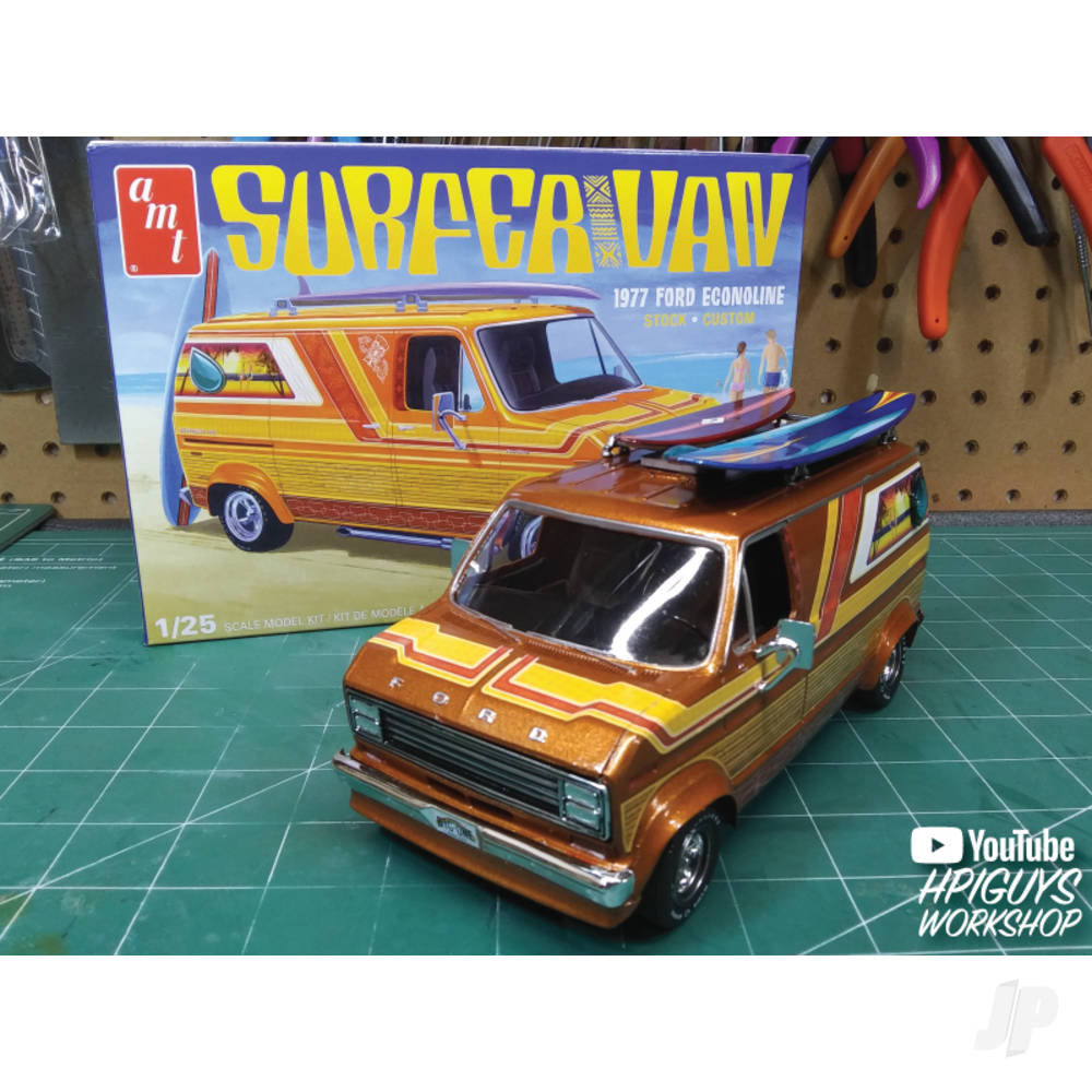 AMT 1229 1977 Ford Surfer Van 2T 1:25 Model Kit