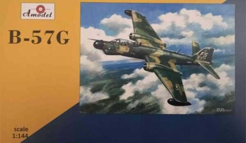 A-Model AMU14482 1:144 Martin B-57G Canberra