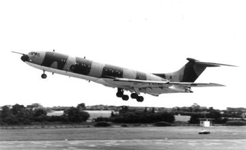 Anigrand Craftswork ANIG2096 1:72 Vickers VC-10K2 in-flight refueling tanker