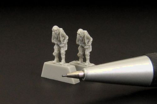 Brengun BRL144081 1:144 Luftwaffe pilots standing WWII x 2 German pilots