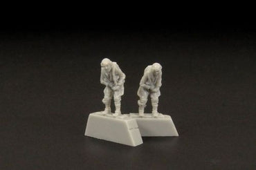 Brengun BRL144081 1:144 Luftwaffe pilots standing WWII x 2 German pilots