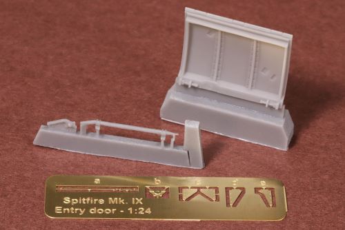 Attittude Aviation BUC-24029 1:24 Supermarine Spitfire entrance door