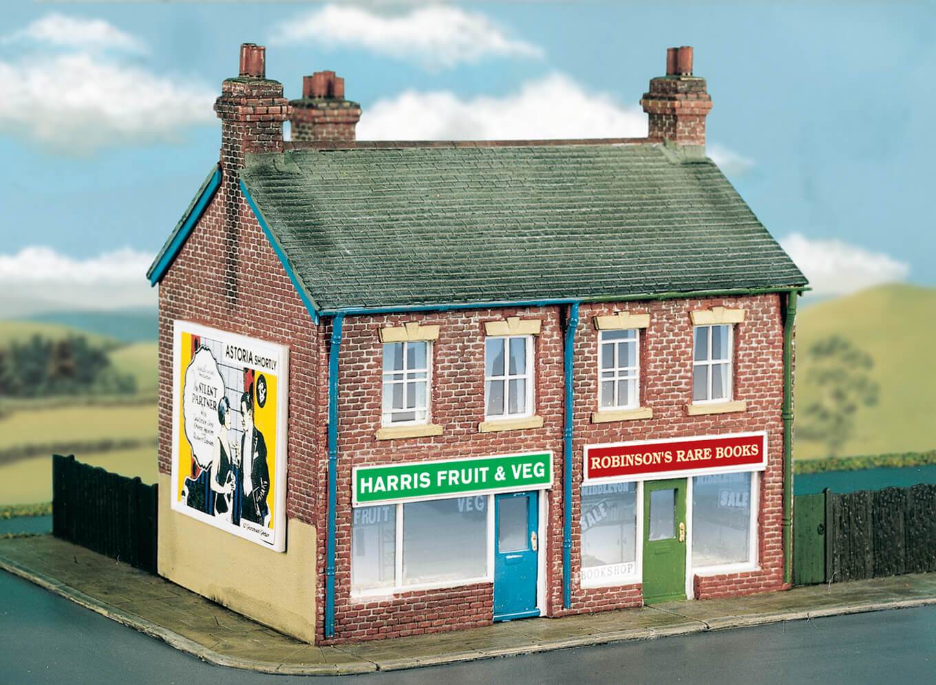 Wills Kits CK18 Semi-detached Shops HO/OO Gauge