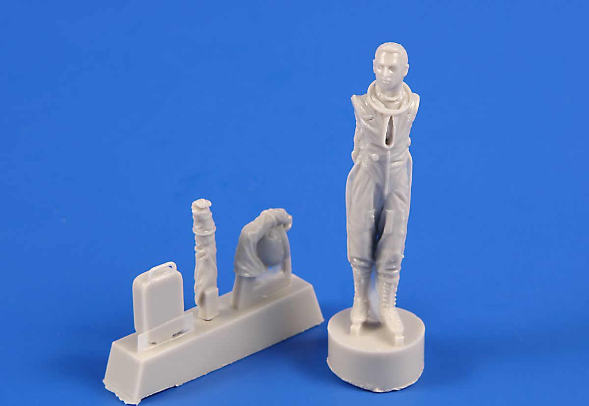 CMK/Czech Master Kits CMF48363 1:48 US pilot with full pressure suit