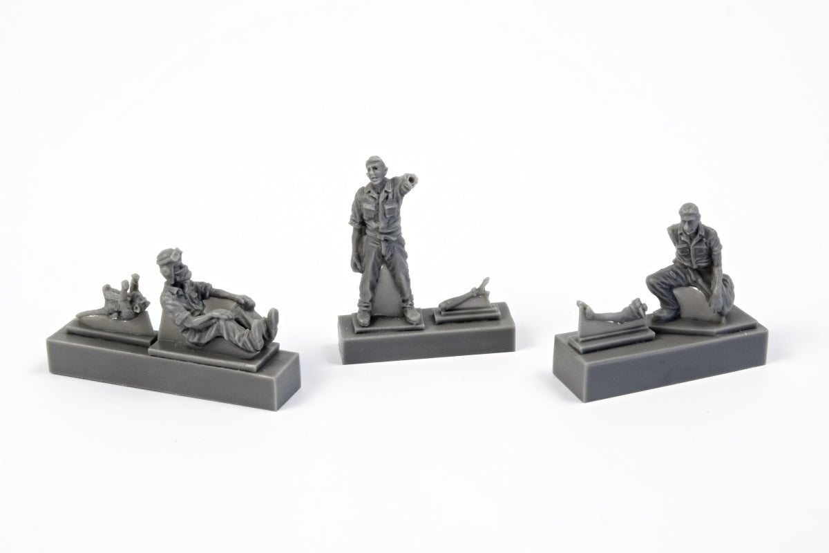 CMK CMF72344 1:72 RAF Pilot with Monkey & Mechanics Figures