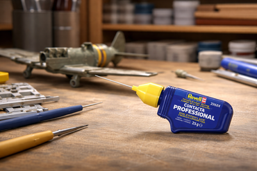 REVELL 39604 Contacta Professional Liquid Glue for Plastics 25g