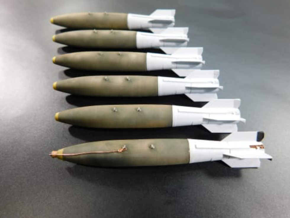 Flying Leathernecks FL32-2003 1:32 Mk-83 1000lb Bombs with BSU-85 fins