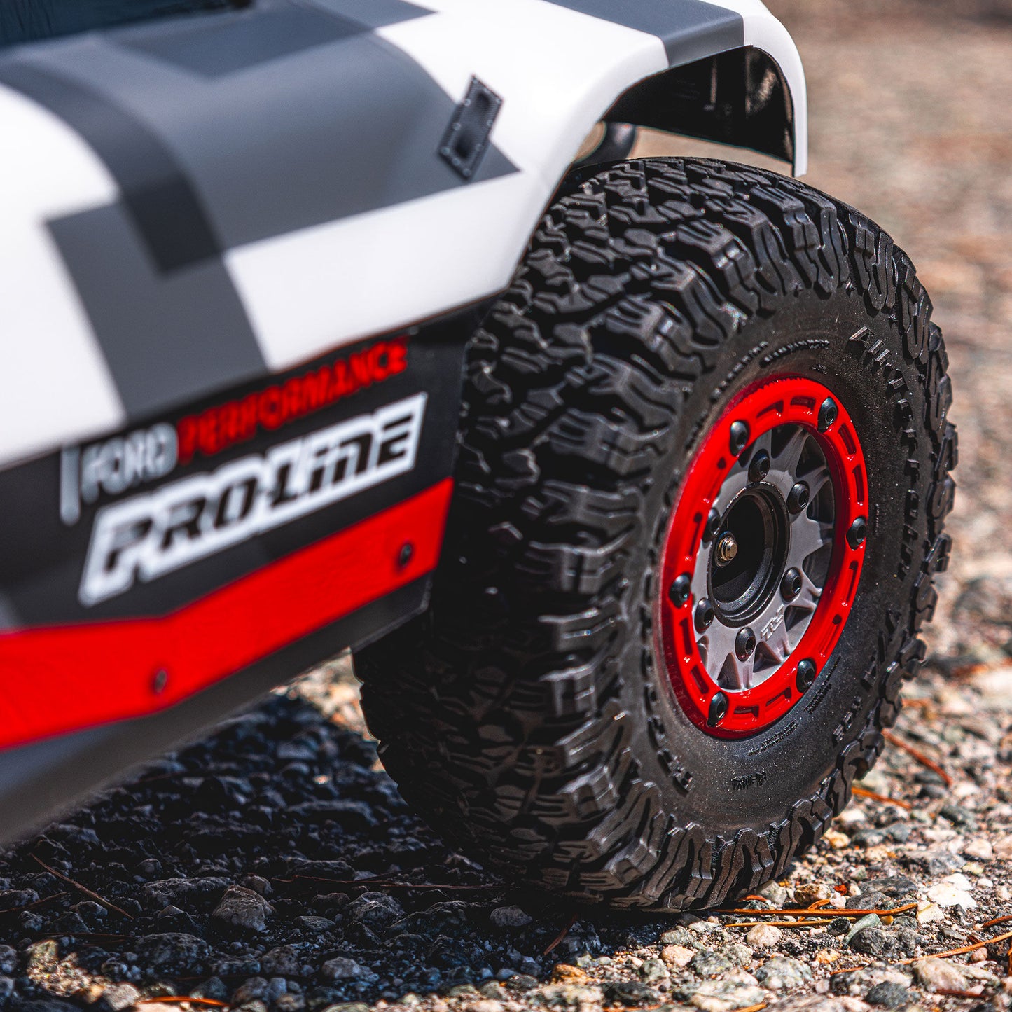 Pro-Line Racing Raid Bead-Loc 2.2"/3.0" 12 & 14mm SC Wheels 2 Red 1:10 PRO281105
