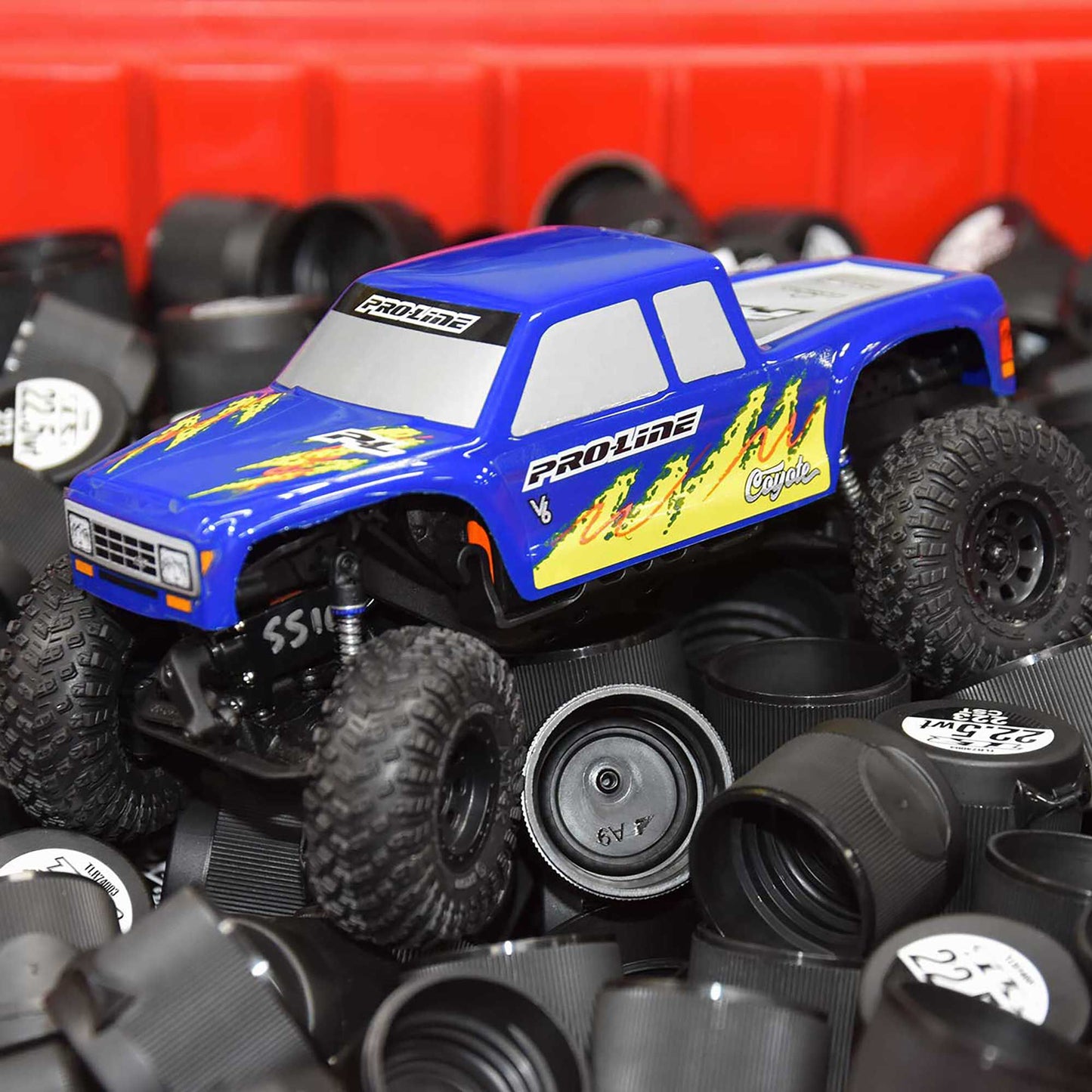 Pro-Line Racing Pre-Cut Coyote High Performance Blue Body-Axial 1:30 PRO369413