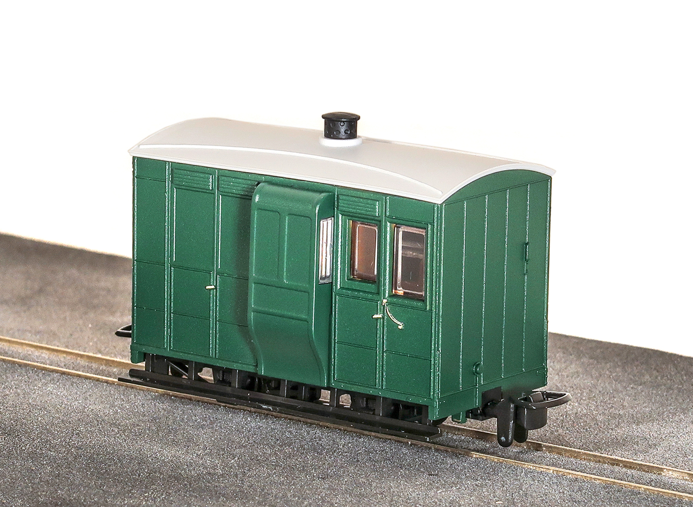 PECO GR-530UG 4 Wheel Brake Coach Green OO9 Gauge