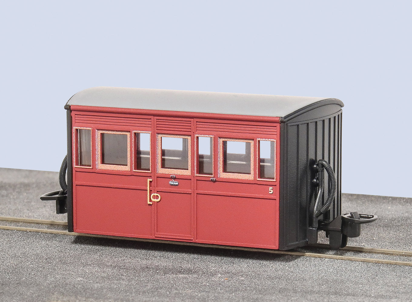 PECO GR-558C Bug Box Coach 1970s/80s Livery, No. 5 OO9 Gauge
