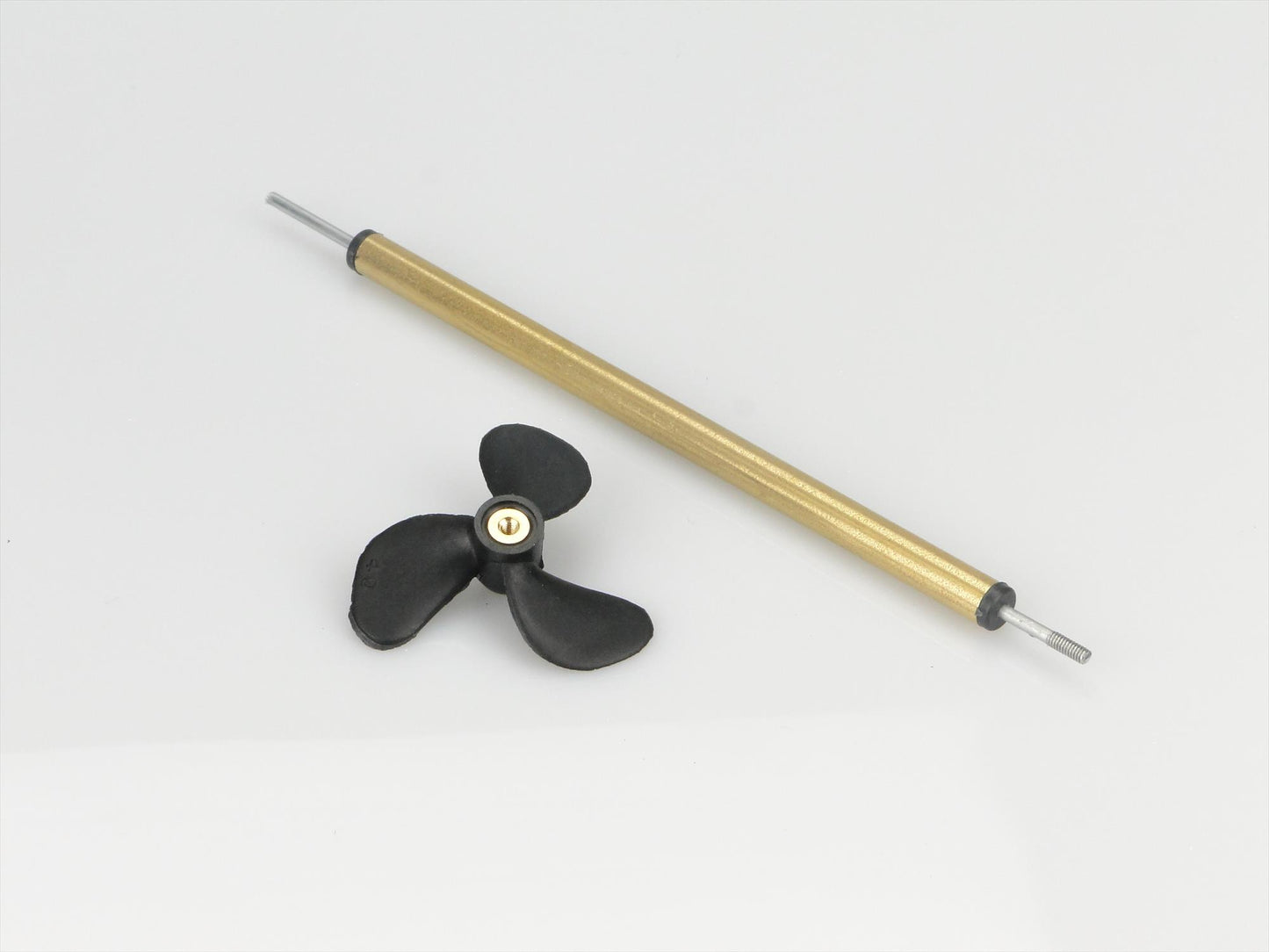 Radio Active Prop 3BL 40mm / Shaft 100mm (4") RMA3045/S40