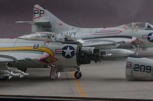 Kitty Hawk Models KH80127 1:48 Grumman F9F-8/F9F-8P Cougar