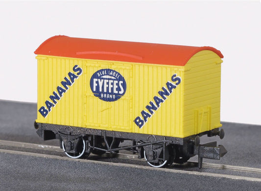 PECO NR-P140 Fyffes Bananas Refrigerated Van N Gauge