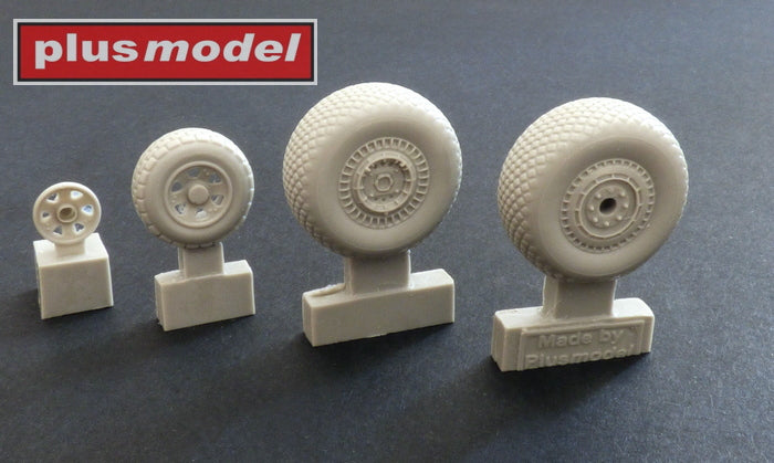 Plus Model PMAL7058 1:72 B-26 Marauder Early Grooved Wheels & Mask