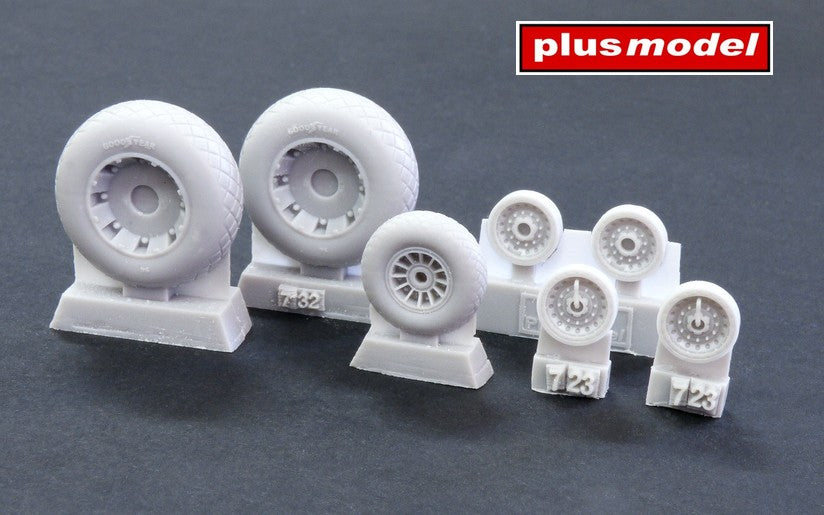 Plus Model PMAL7070 1:72 Consolidated PB4Y-2 Privateer