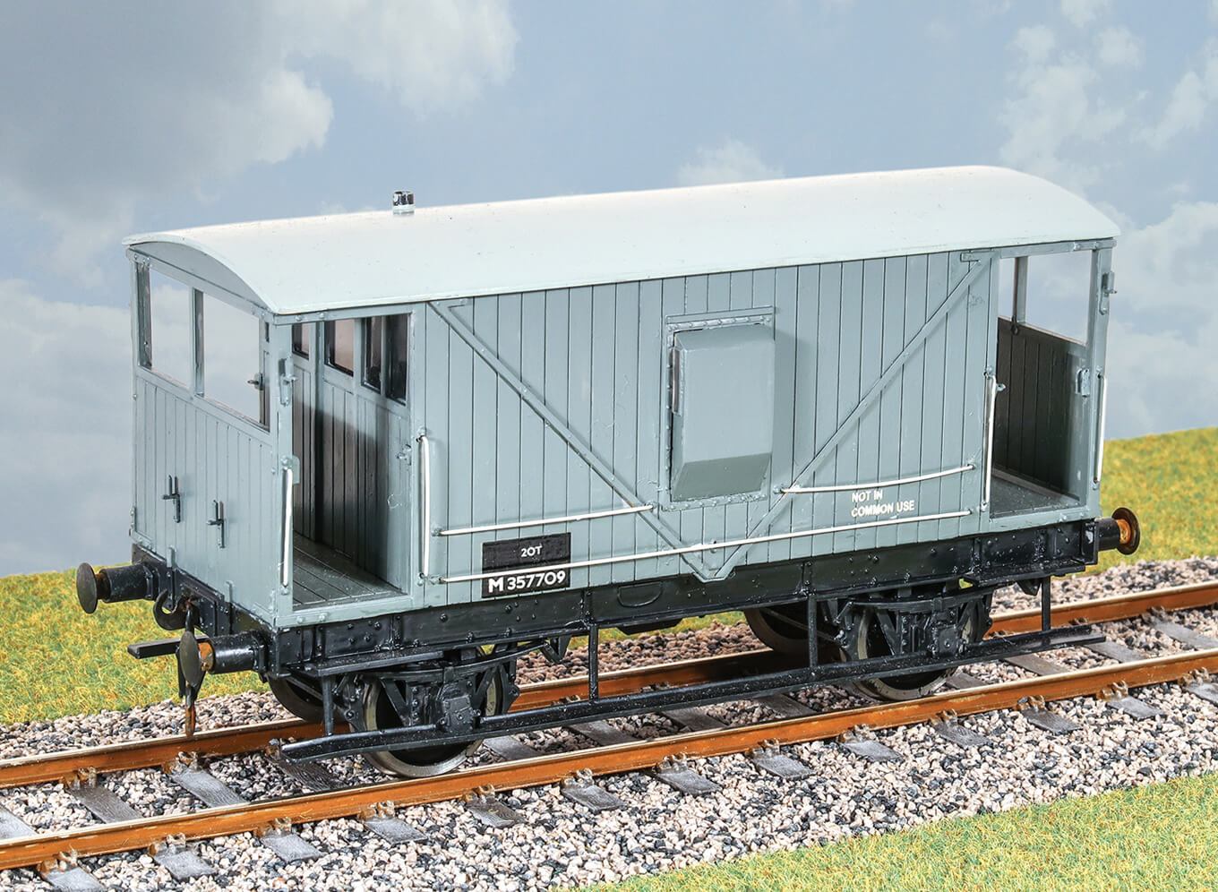 Parkside PS40 LMS 20ton Goods Brake Van O Gauge