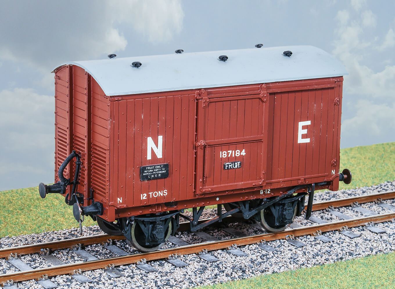 Parkside PS46 LNER 12ton Fruit Van O Gauge