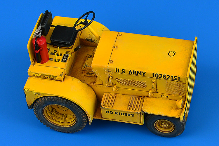 Aerobonus QAB320123 1:32 Minneapolis-Moline MT-40 Tow Tractor