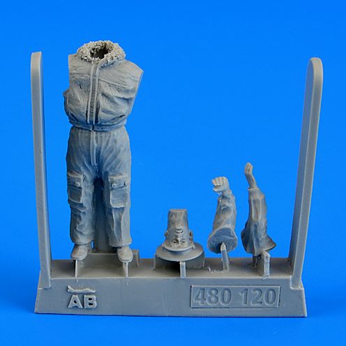 Aerobonus QAB480120 1:48 Soviet Pilot