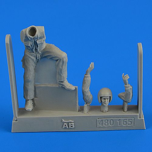 Aerobonus QAB480165 1:48 Warsaw Pact Aircraft Mechanic
