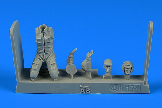 Aerobonus QAB480174 1:48 Soviet Aircraft Mechanic