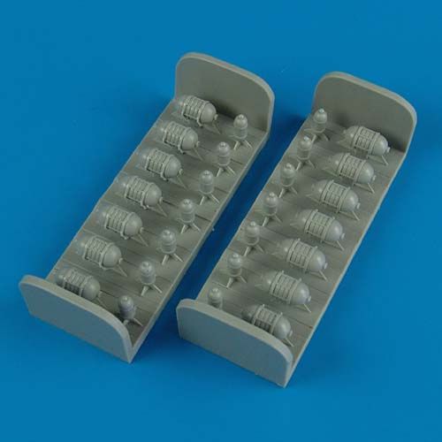 Quickboost QB72319 1:72 Consolidated B-24 Liberator oxygen cylinders