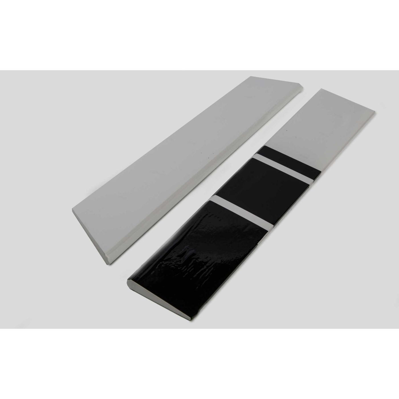 Hangar 9 Aileron and Flap (RH): Ultra Stick 30cc HAN236510