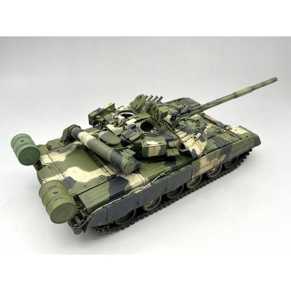 Amusing Hobby 35A060 Russian Main Battle Tank T-80U 1:35 Model Kit